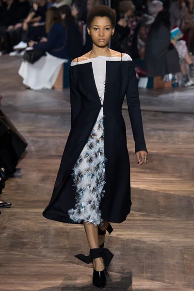 Look 3